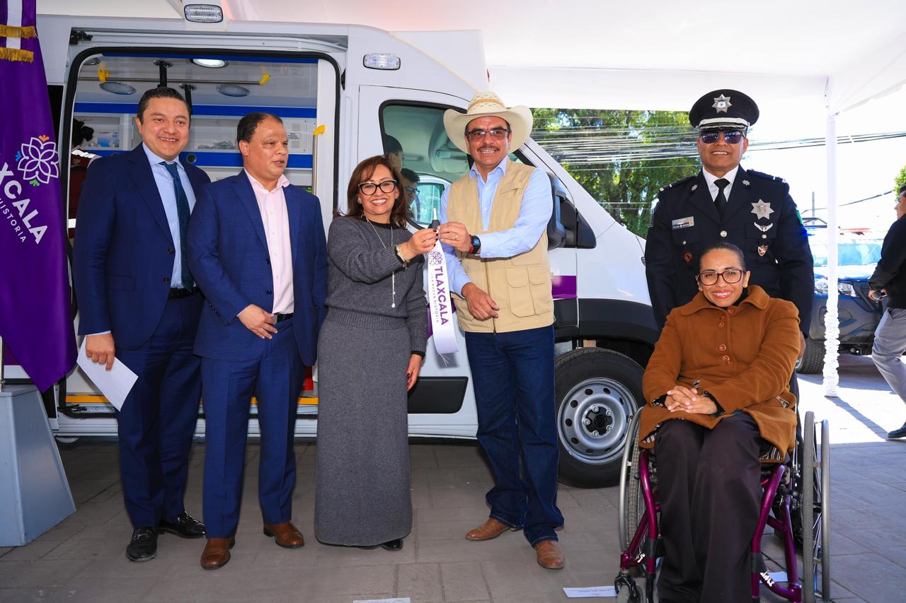 Entrega gobernadora Lorena Cuéllar ambulancia a Yauhquemehcan